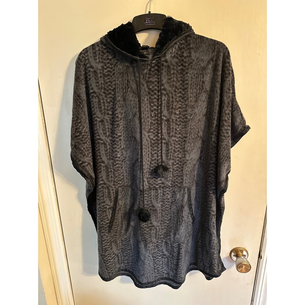 Kensie Hooded Poncho Women's‎ Small Gray Fuzzy Furry